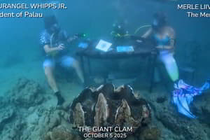 (The world's first live interview underwater)